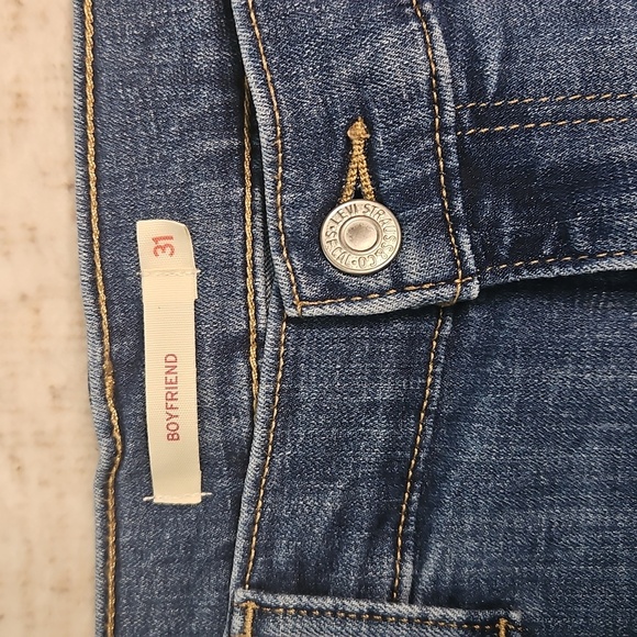 Levi's Boyfriend Mid Rise Women's Jeans  In Lapis Gem - Medium Wash - Picture 6 of 10